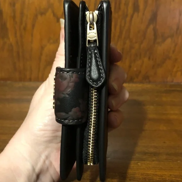 NWT-Coach-Medium Corner Zip Wallet-Floral Print/Roses🌹Black & Wine-$218 - Picture 4 of 11